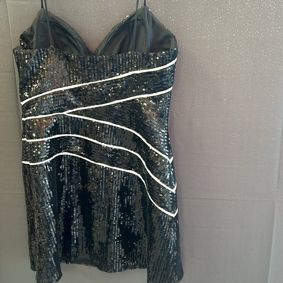 Robe de soirée - Picture 3 of 5